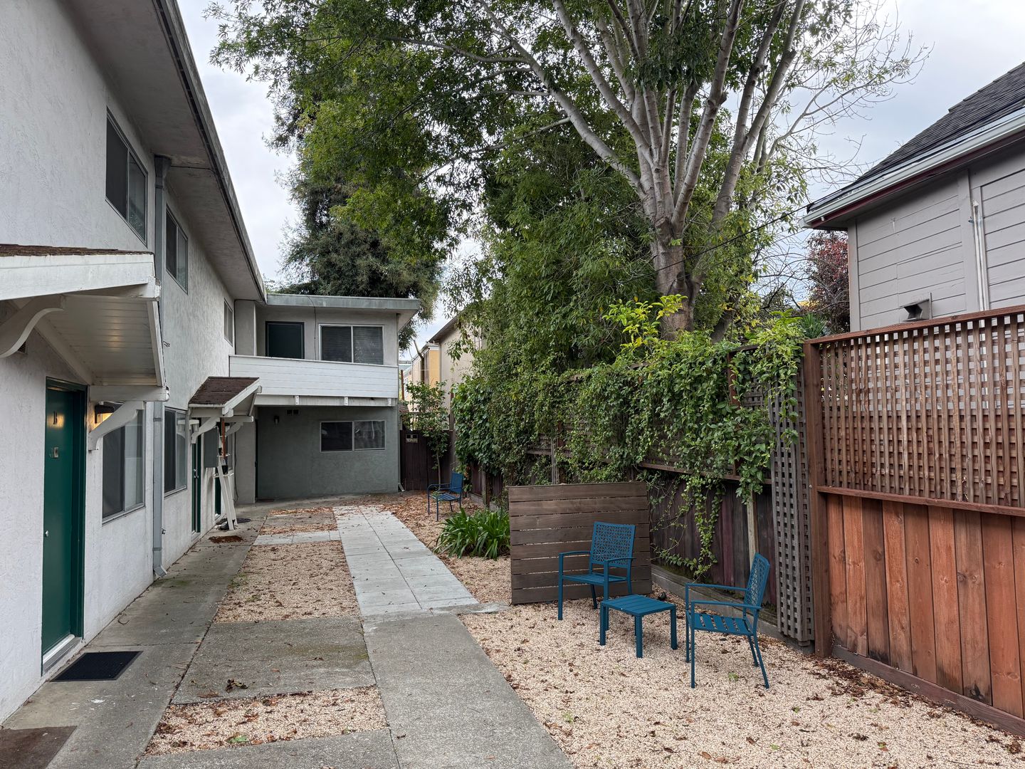 Berkeley Apartment: 1528 Woolsey St.