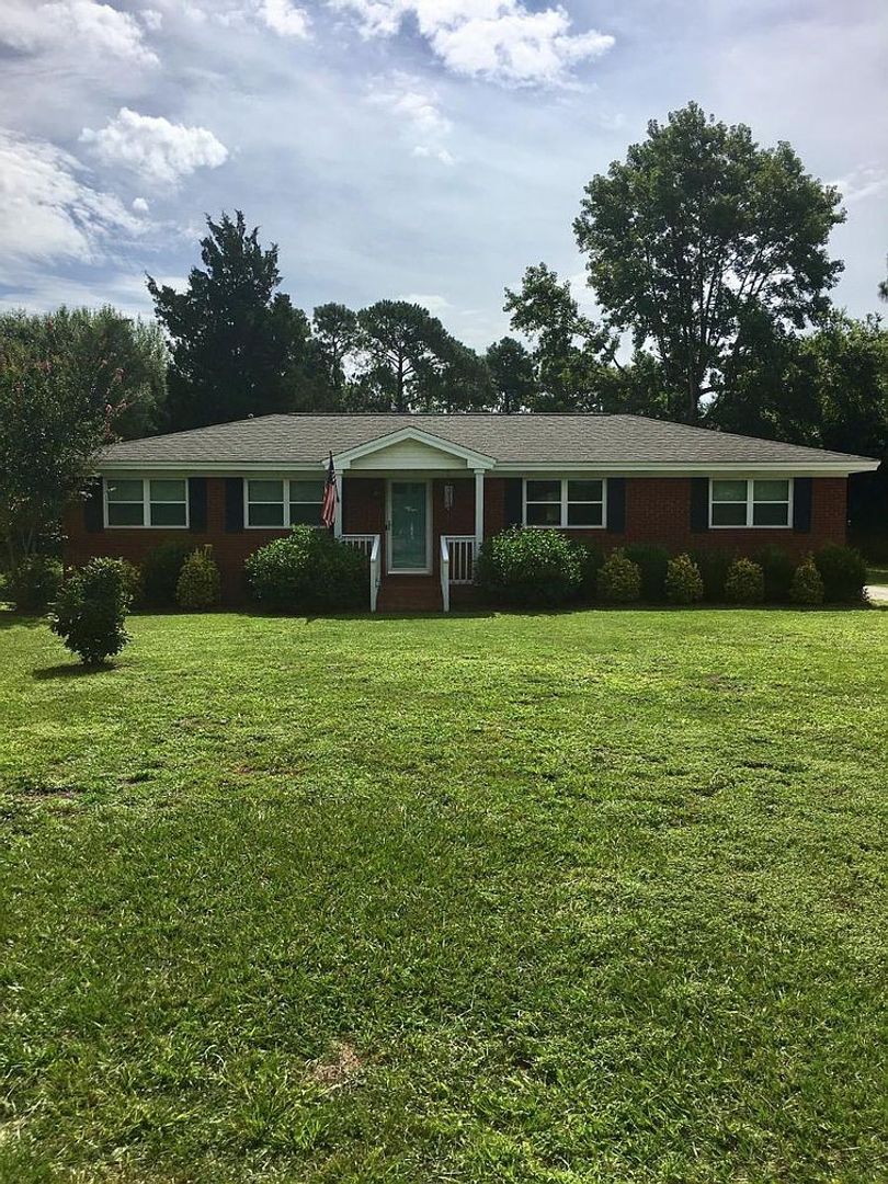 Wilmington House: 341 Toulon Drive