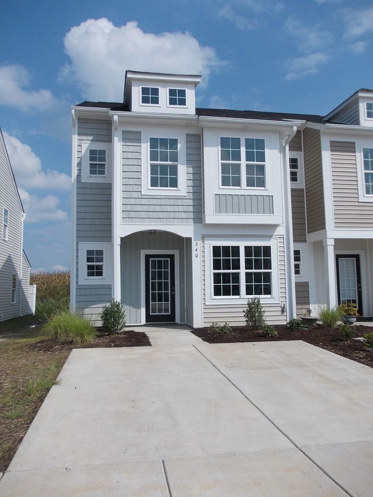 Concond House: 340 Halton Crossing Drive