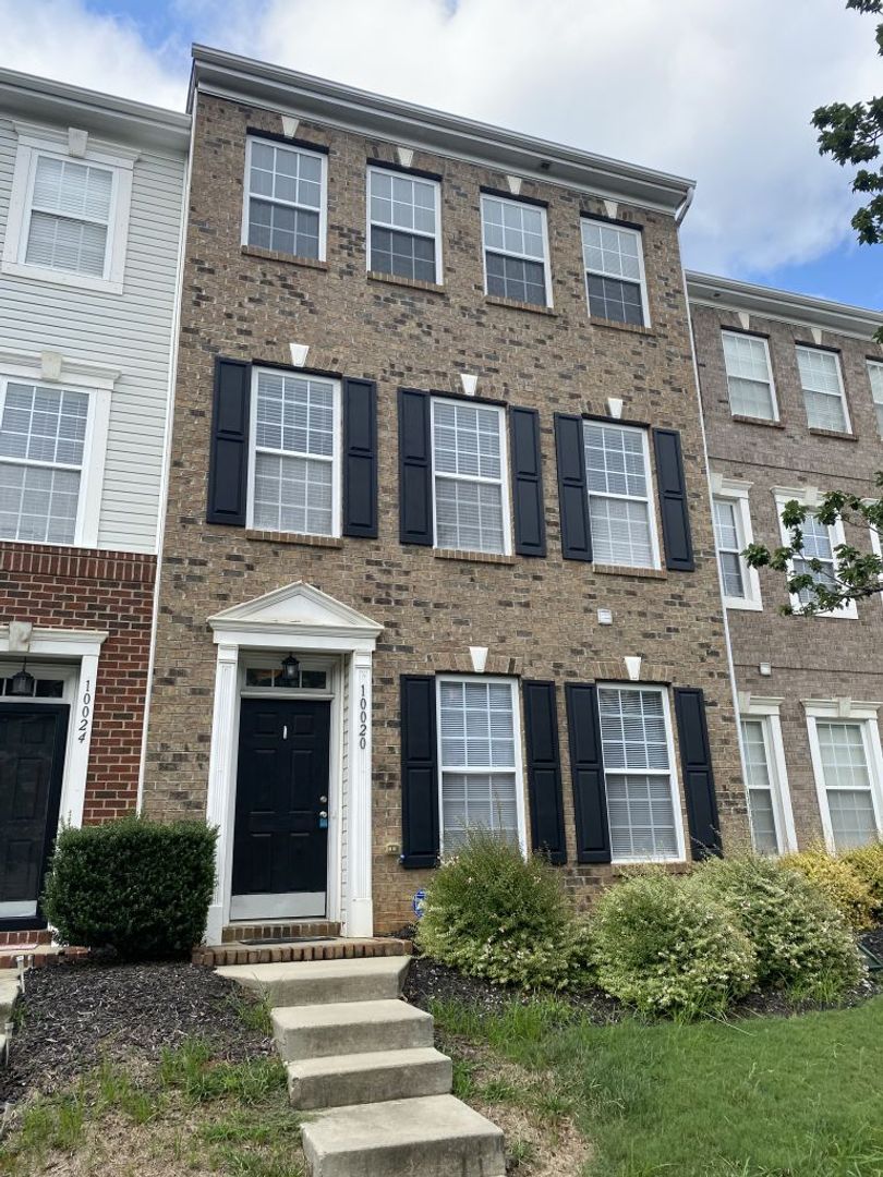 Charlotte House: 10020 Kings Parade Boulevard