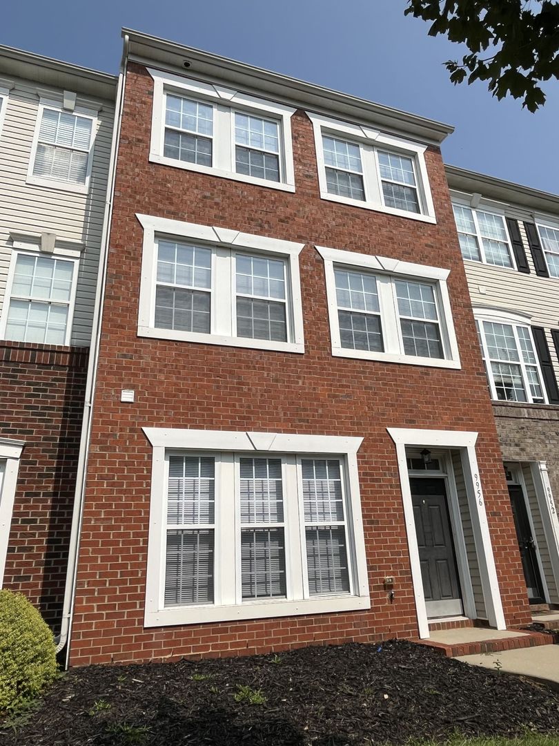Charlotte Townhome: 9956 Kings Parade Blvd.