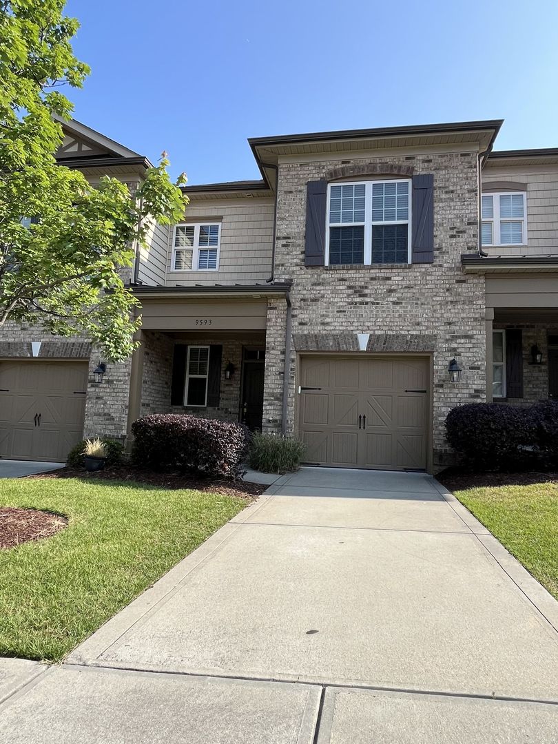 Concord Townhome: 9593 Camberley Ave.