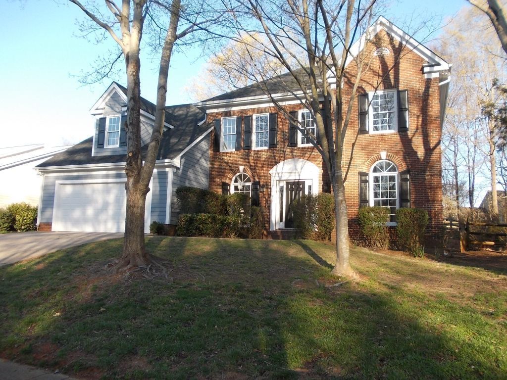 Charlotte House: 6223 Hickory Cove Lane