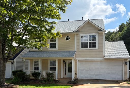 4 Bed, 2.5 Bath House in North Charlotte – photo 1