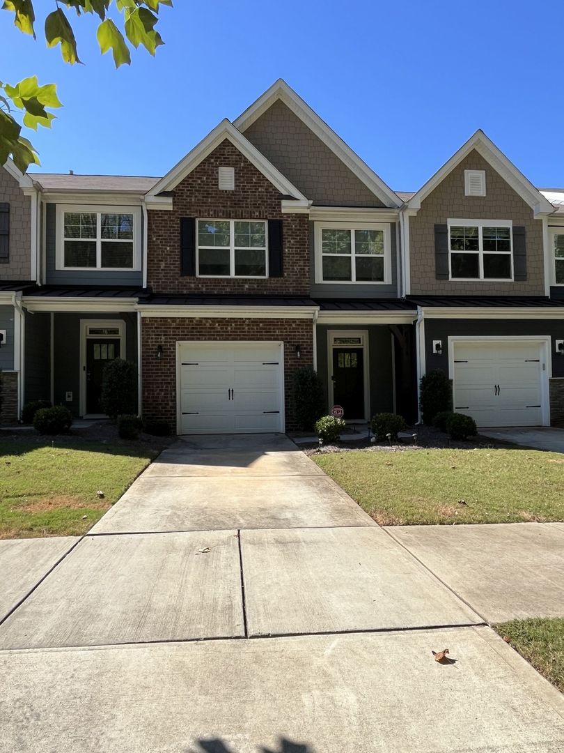 Charlotte House: 6814 Harris Bay Road