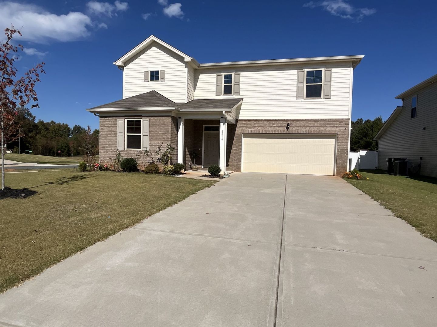Charltote House: 2014 Birch Arbor Ct.