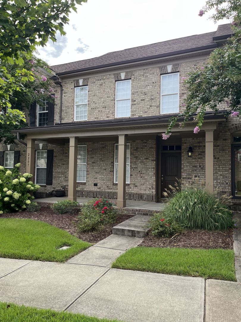 Concord House: 2207 Eversham Drive