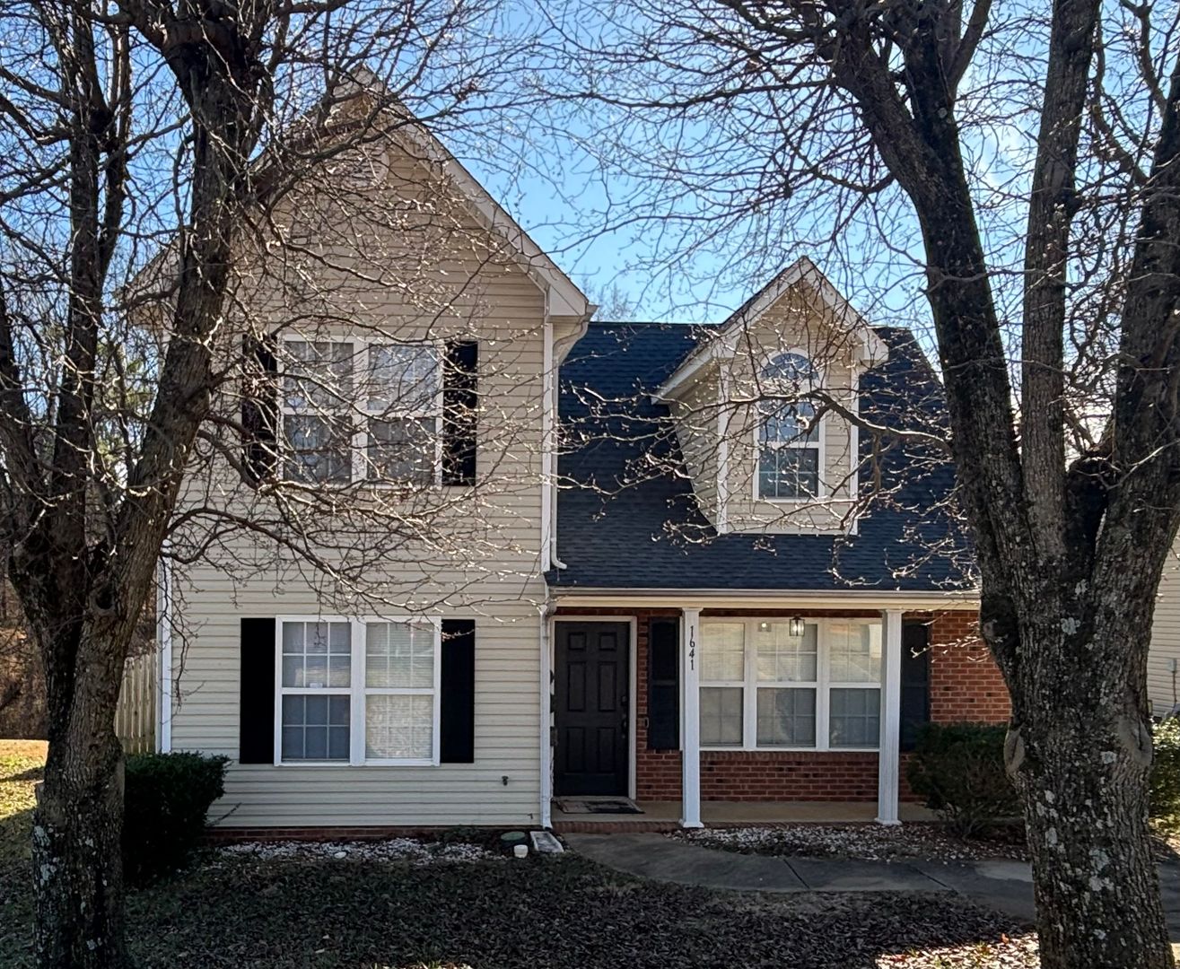 Charlotte House: 1641 Clooney Lane