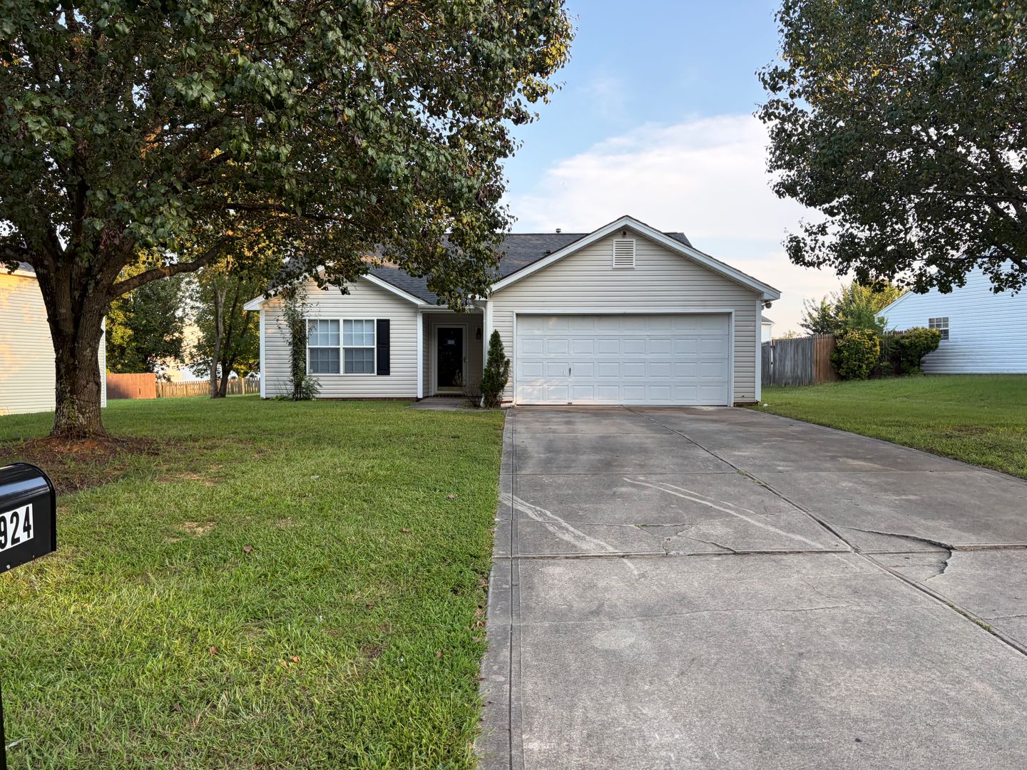 Monroe House: 4924 Aldersbrook Drive