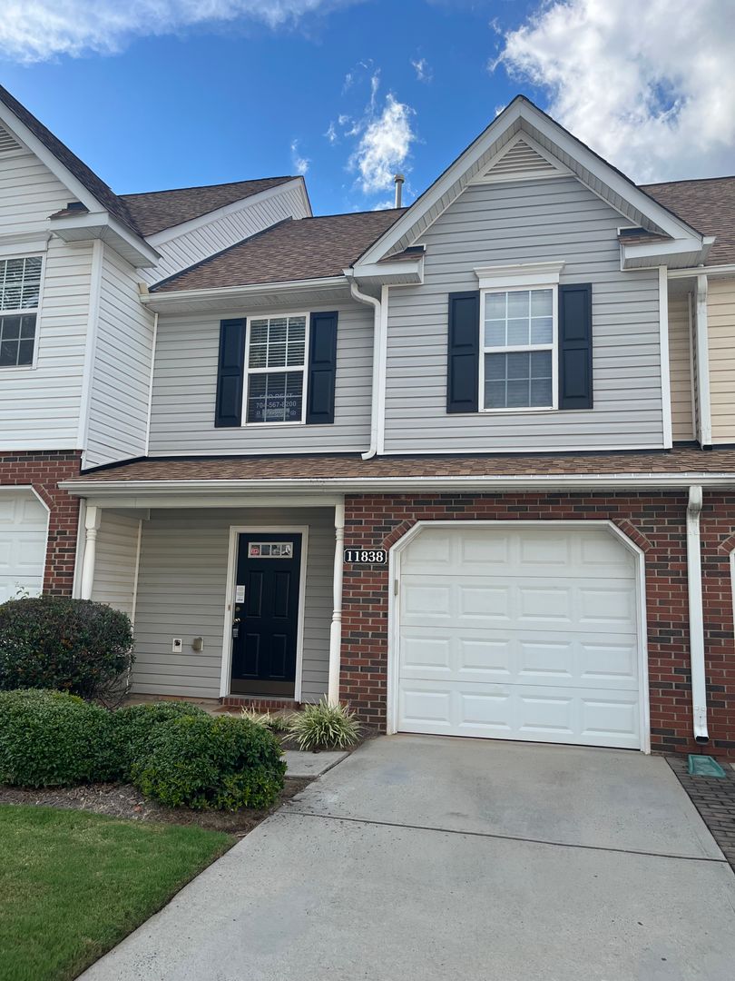 Charlotte House: 11838 Shoemaker Court