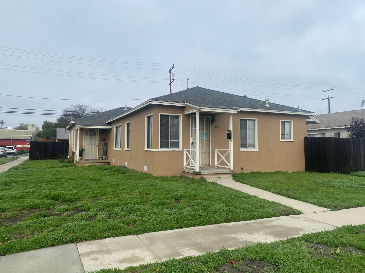 Long Beach Apartment: 2245 Granada Avenue