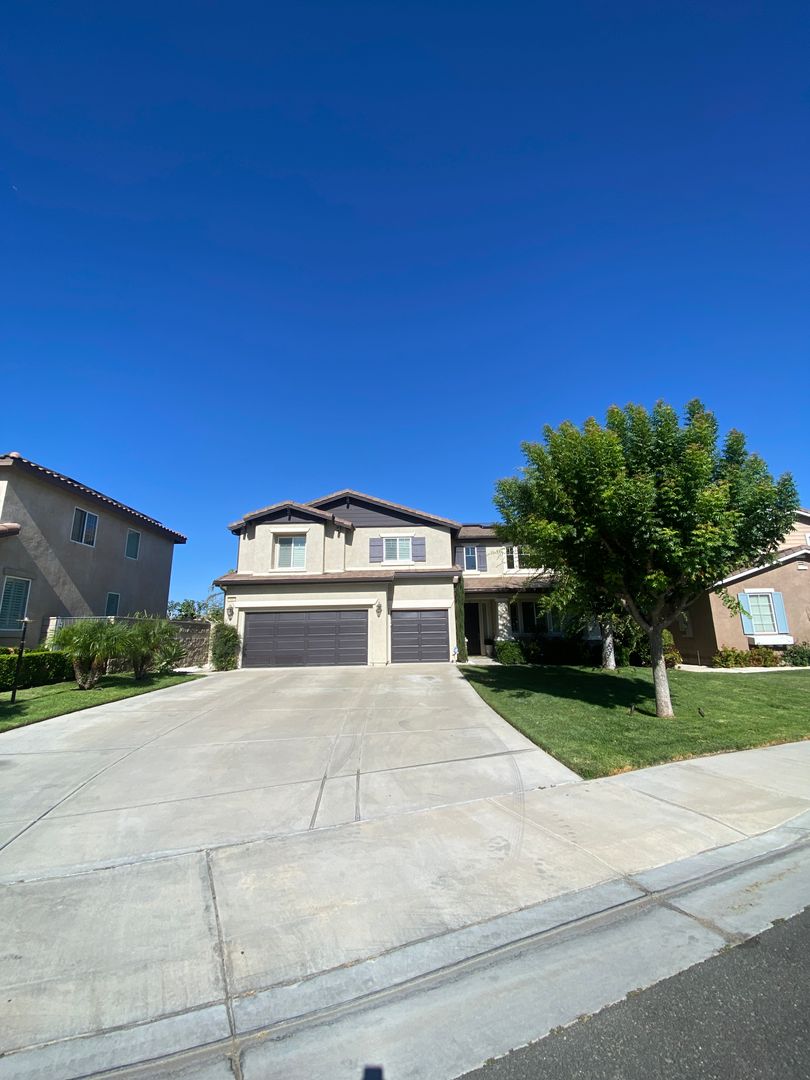 Eastvale House: 14660 Meadowsweet Drive