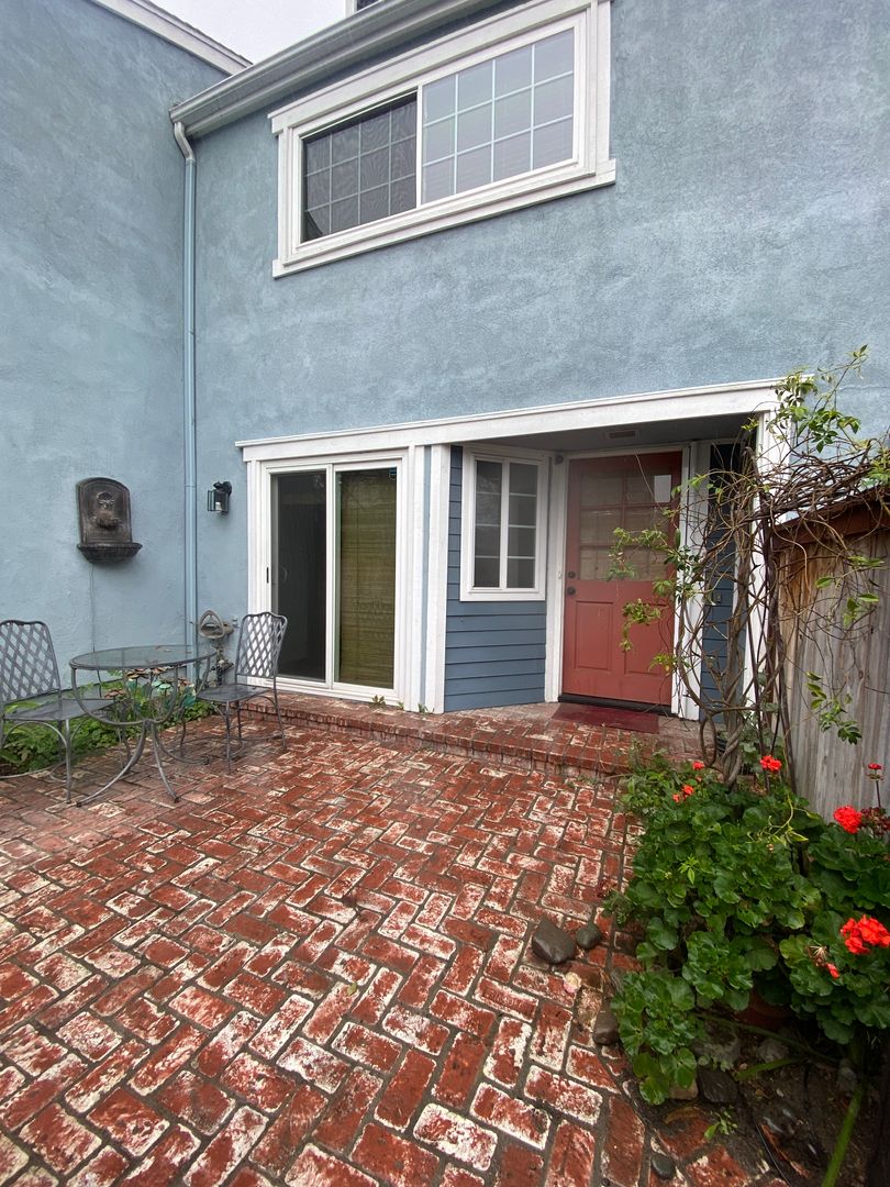 Orange House: 700 E Lake Drive