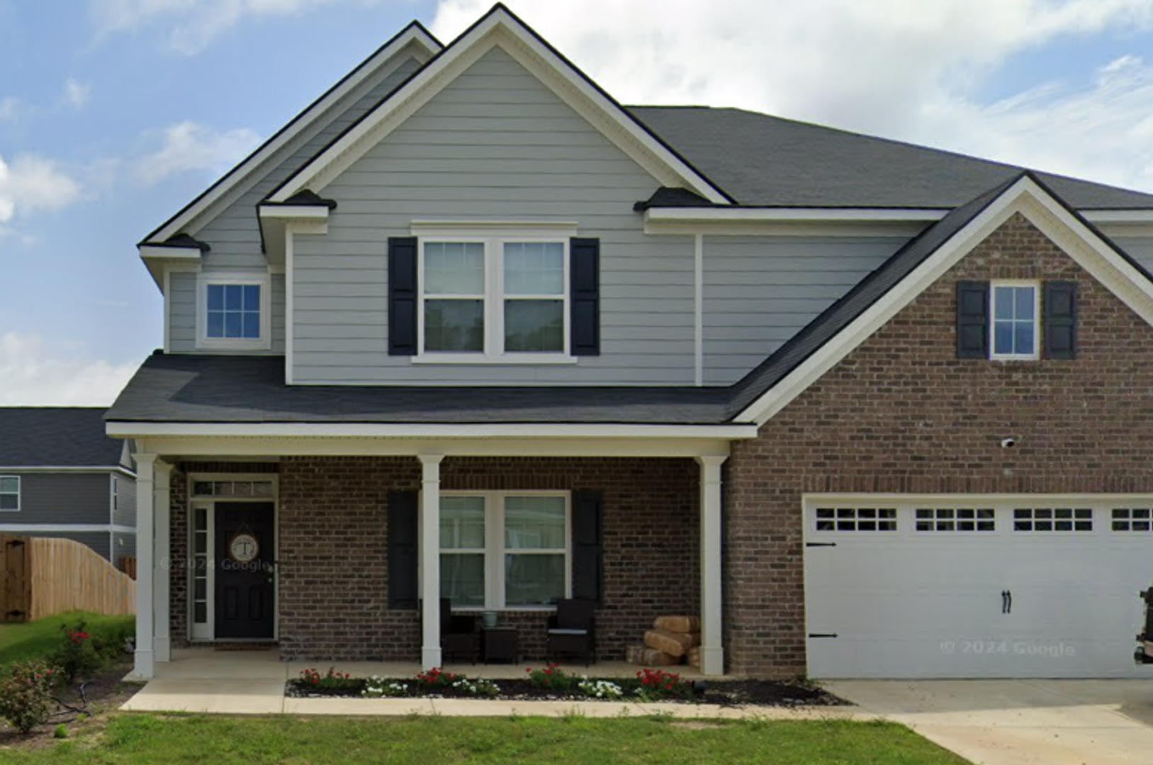 Smiths Station House: 83 White Oak Place
