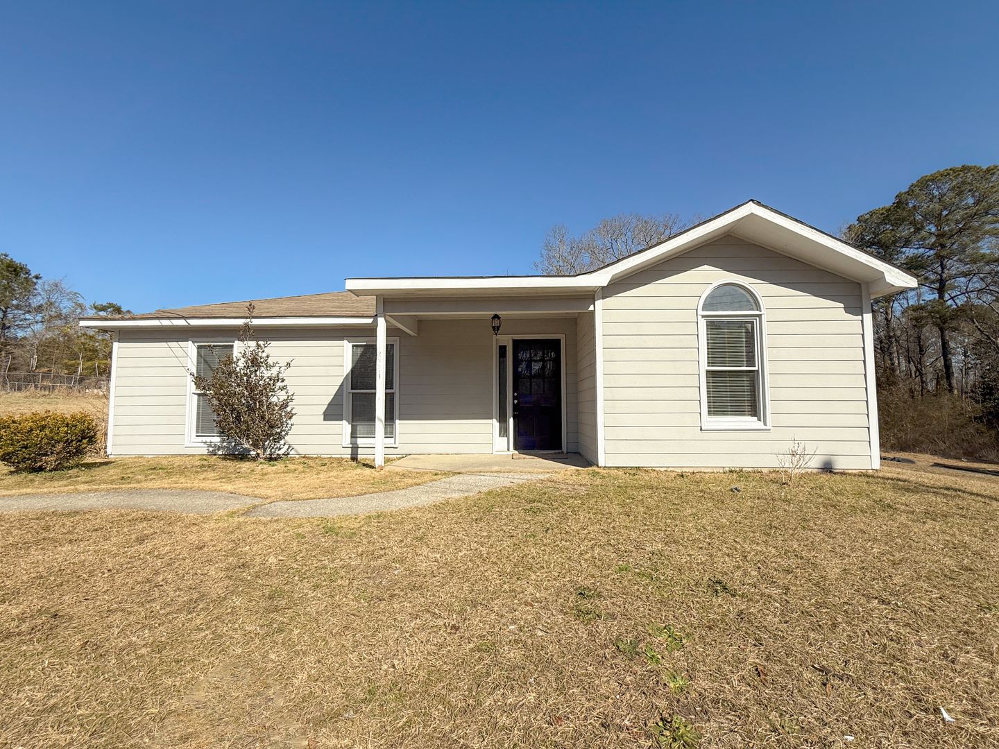 Phenix City House: 169 Lee Rd 207