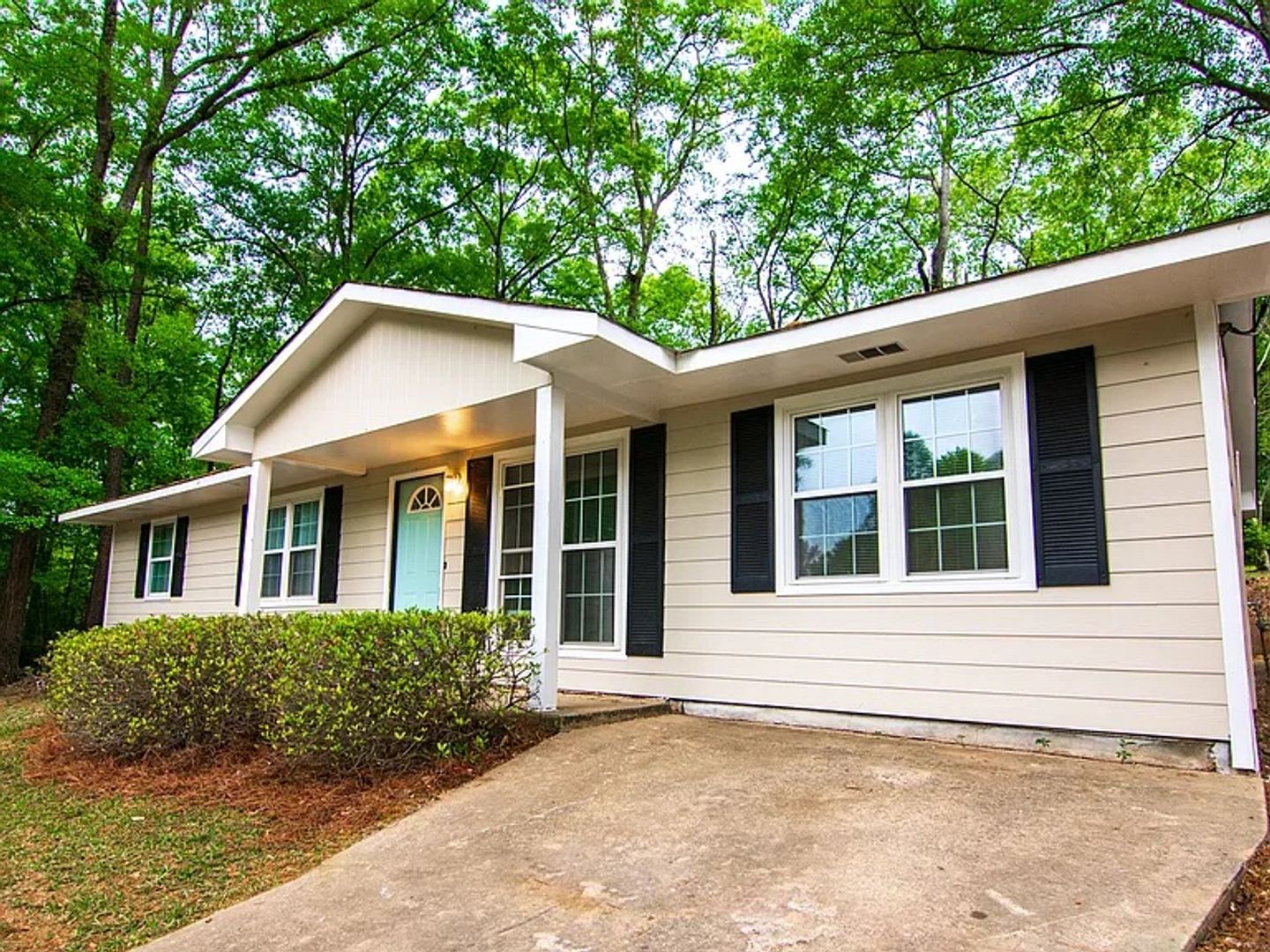 Columbus House: 4637 Rowland Ave