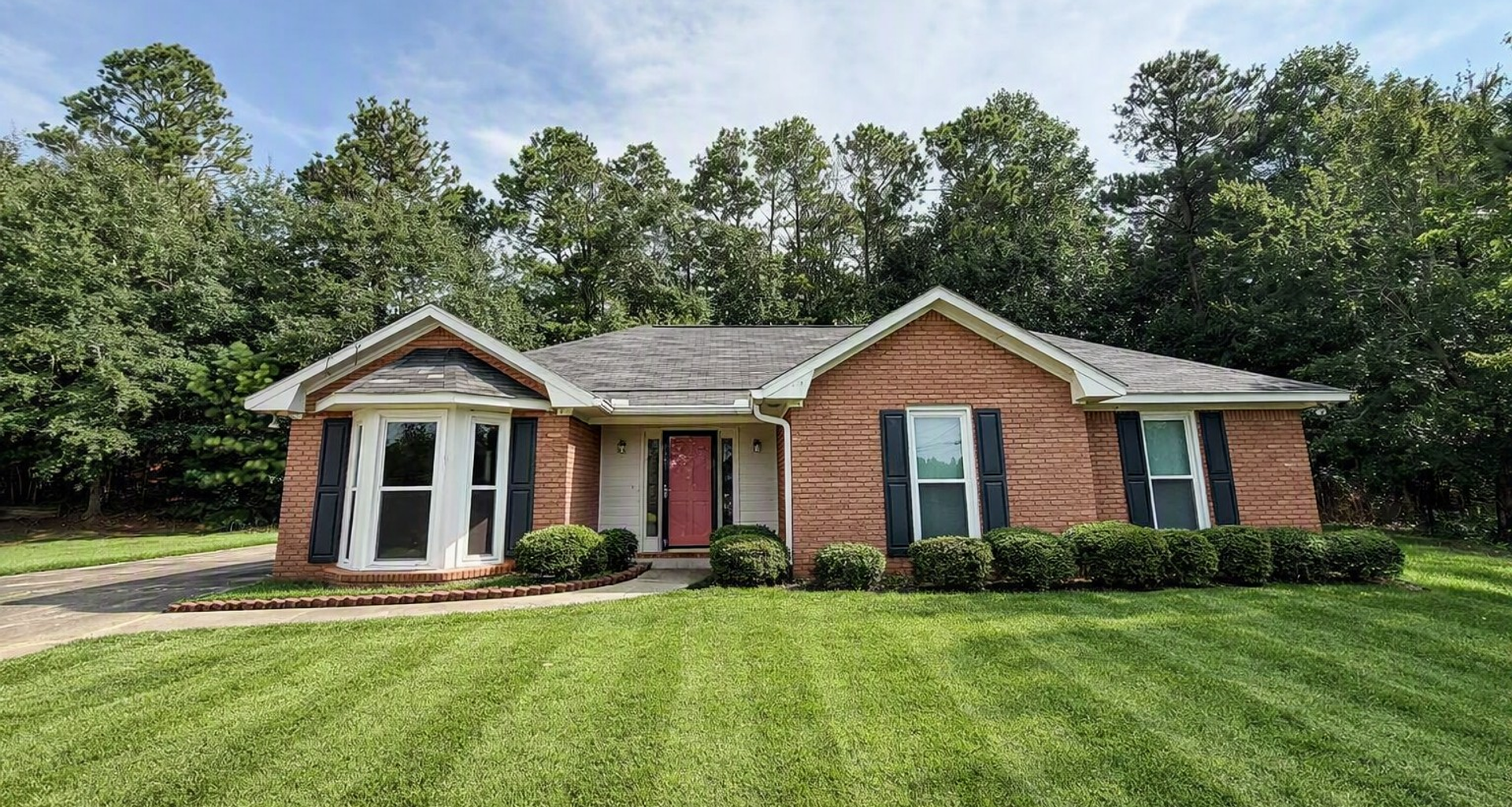 Phenix City House: 239 Lee Road 851
