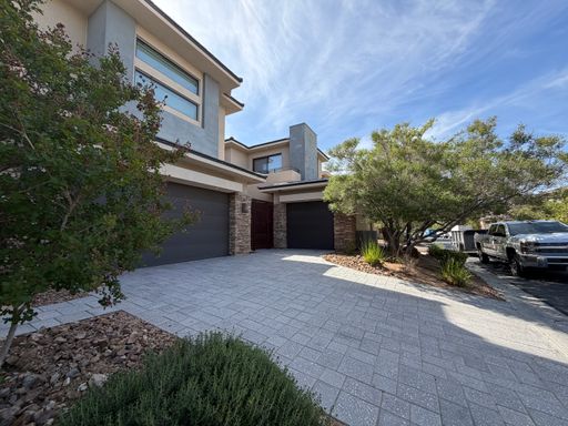 4 Bed, 4.5 Bath Summerlin Home in The Ridges with Resort-Style Backyard – photo 1