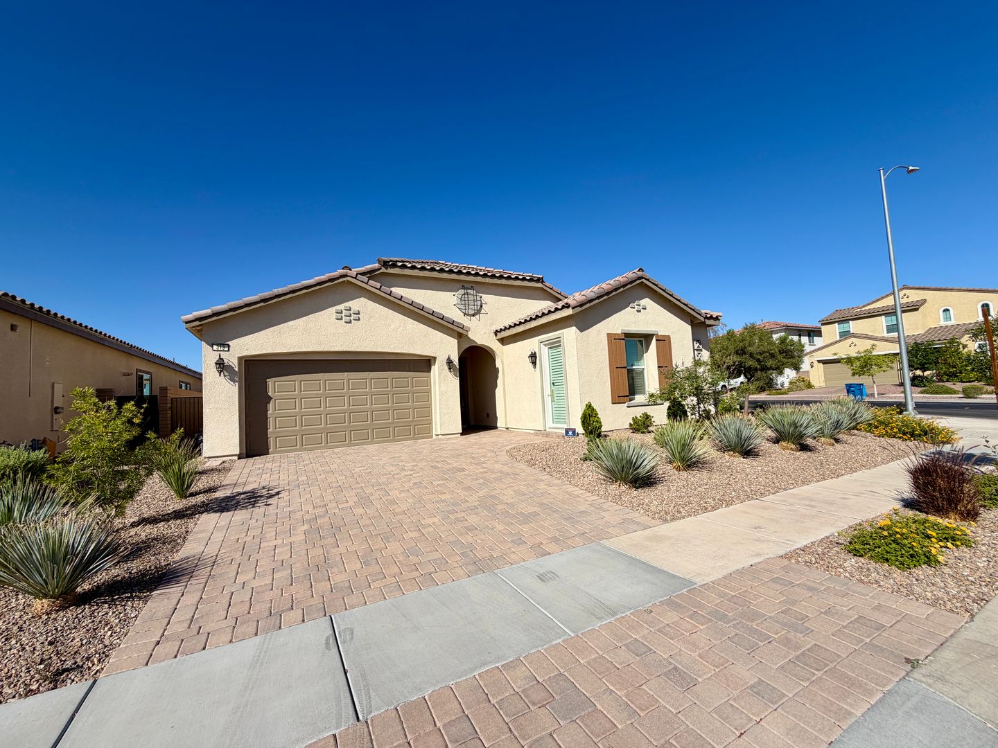 Henderson House: 313 Meadow Brush Place