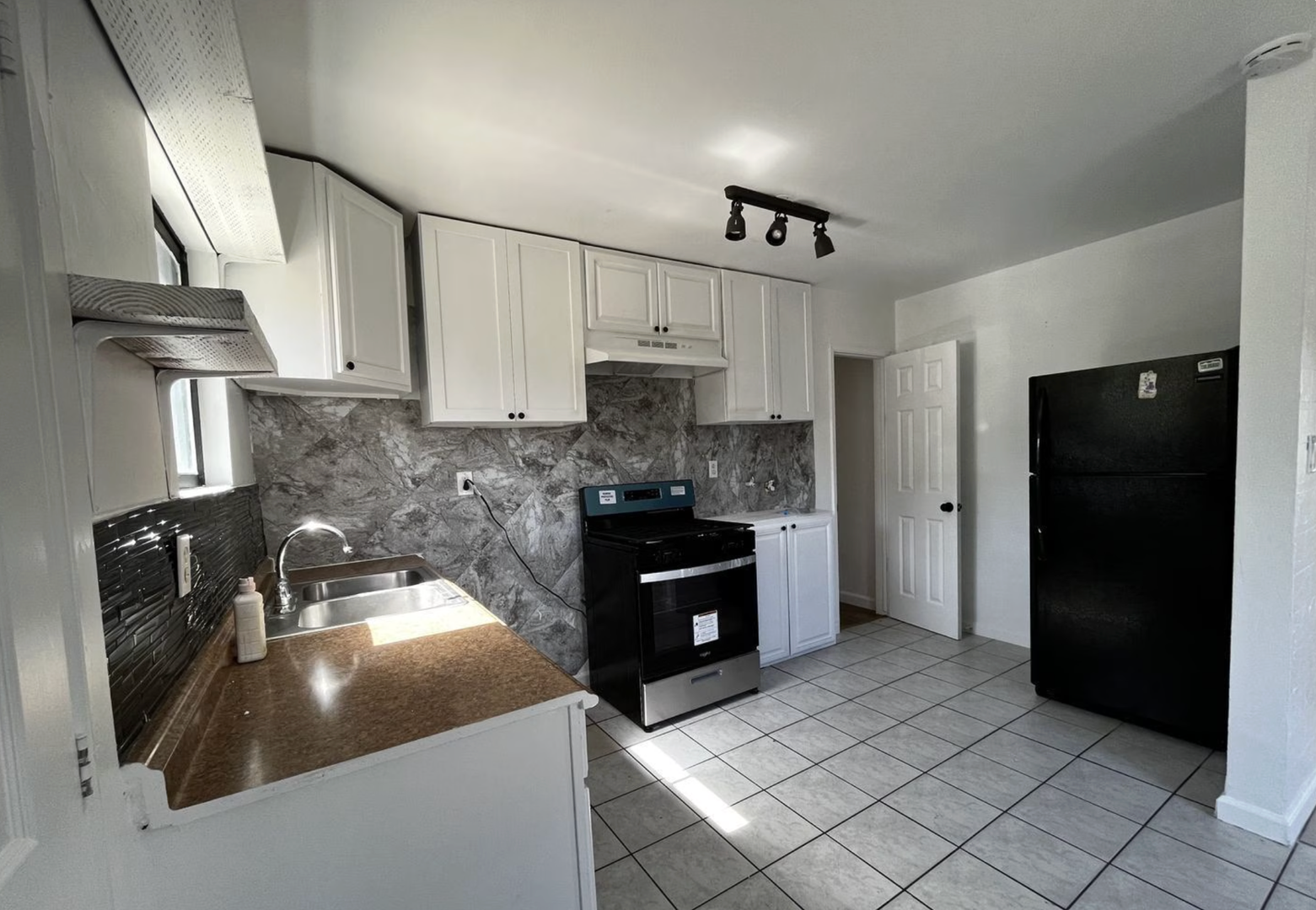 San Diego Apartment: 2085 Franklin