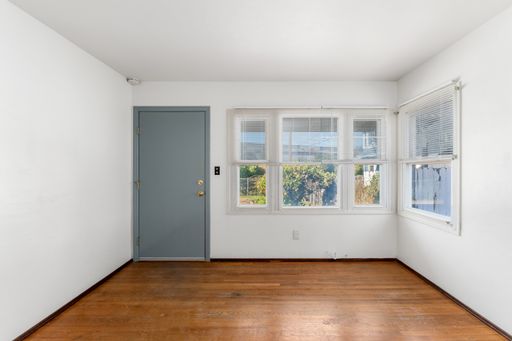 Charming 1-Bedroom Home with Huge Yard & Tons of Parking in 92101! – photo 1