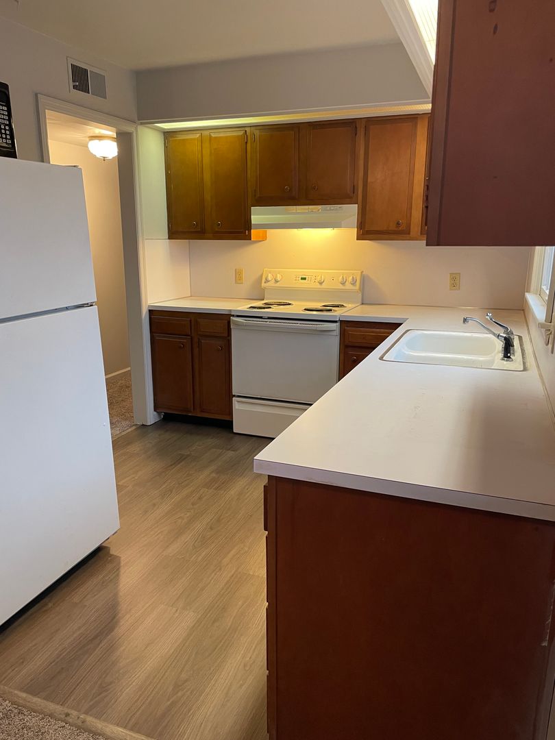 Urbana Apartment: 125 Berwick Dr