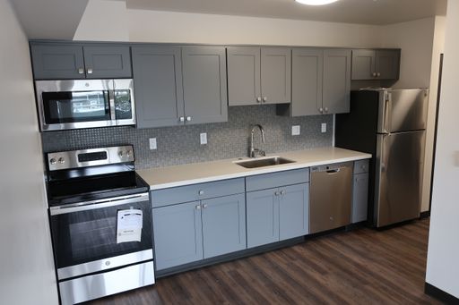 Renaissance 302- 3x2 in U District, Must See! Available early September! – photo 1