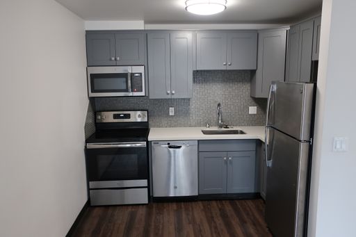 Renaissance 102- Spacious 3x2 in U District, Must See! Available Now- Sign by 9/1 and Receive 2 Weeks Free! – photo 1