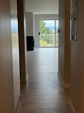 6041 Cali - Morgan Junction | Spacious 1 bed | Top Floor | Private Deck & Walk in Laundry Room! Must See! – photo 1