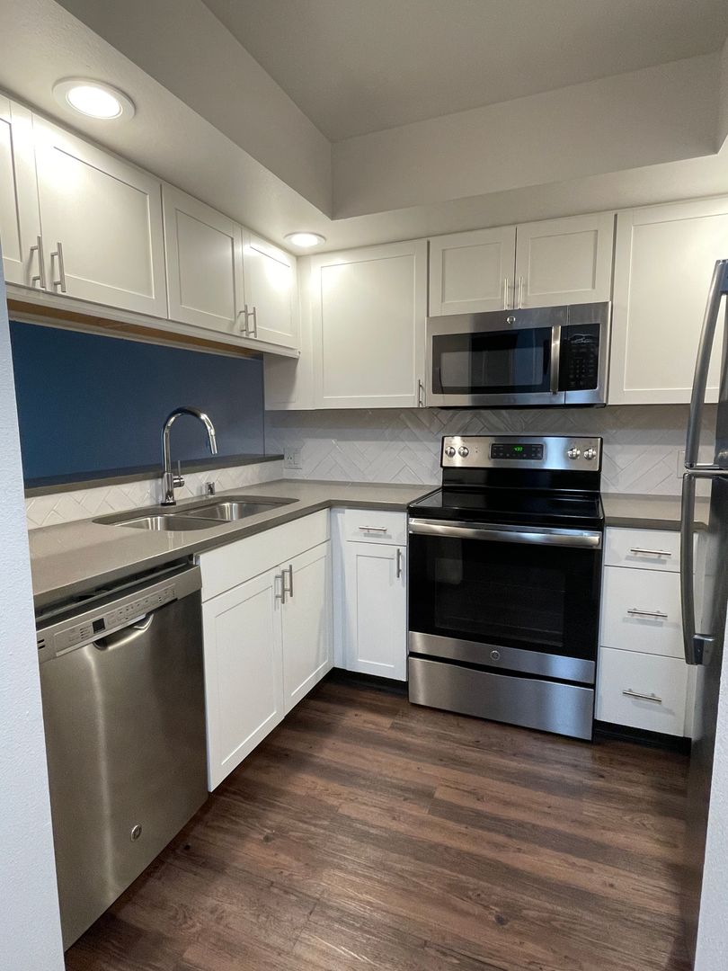 Seattle Apartment: 5237 University Way NE