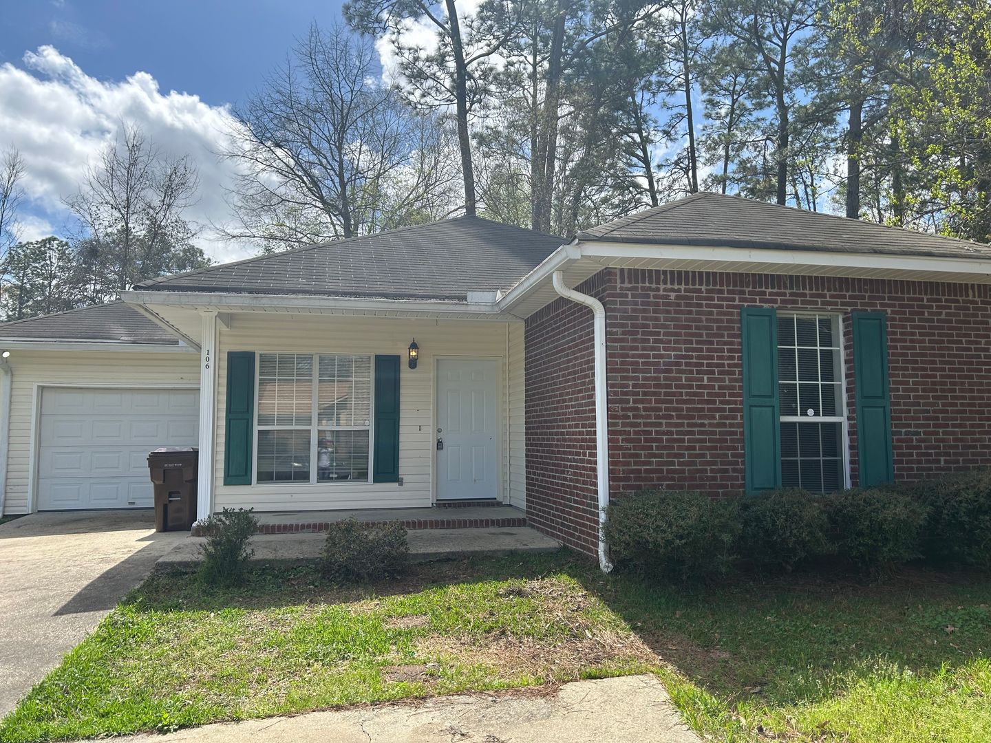 Hattiesburg House: 106 Northwest Circle