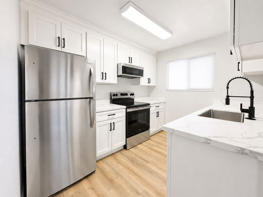 Remodeled 2 Bed | 2 Parking Spaces | Central A/C | Modern Finishes – photo 1