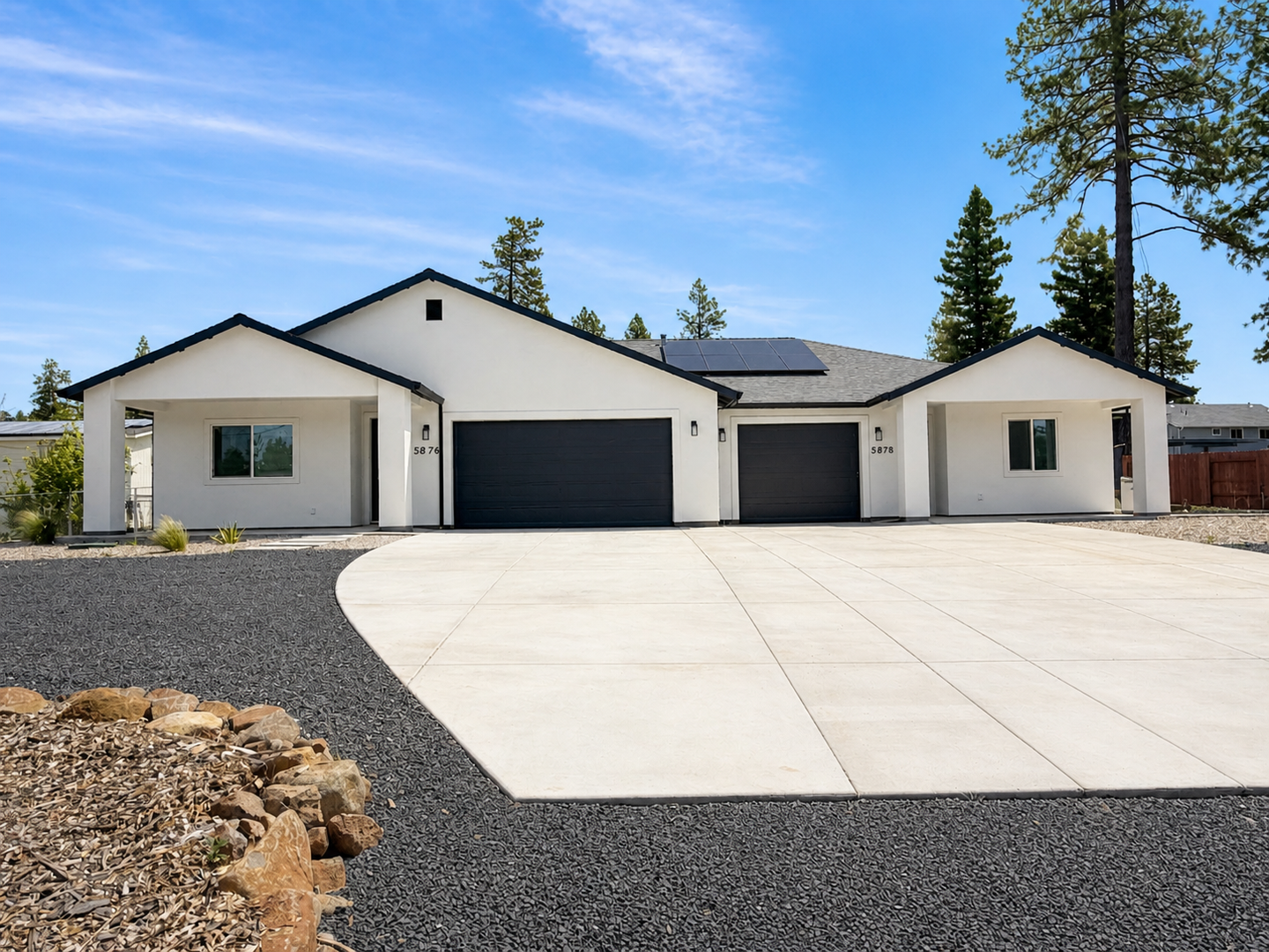 Paradise Apartment: 5876 & 5878 Copeland Road