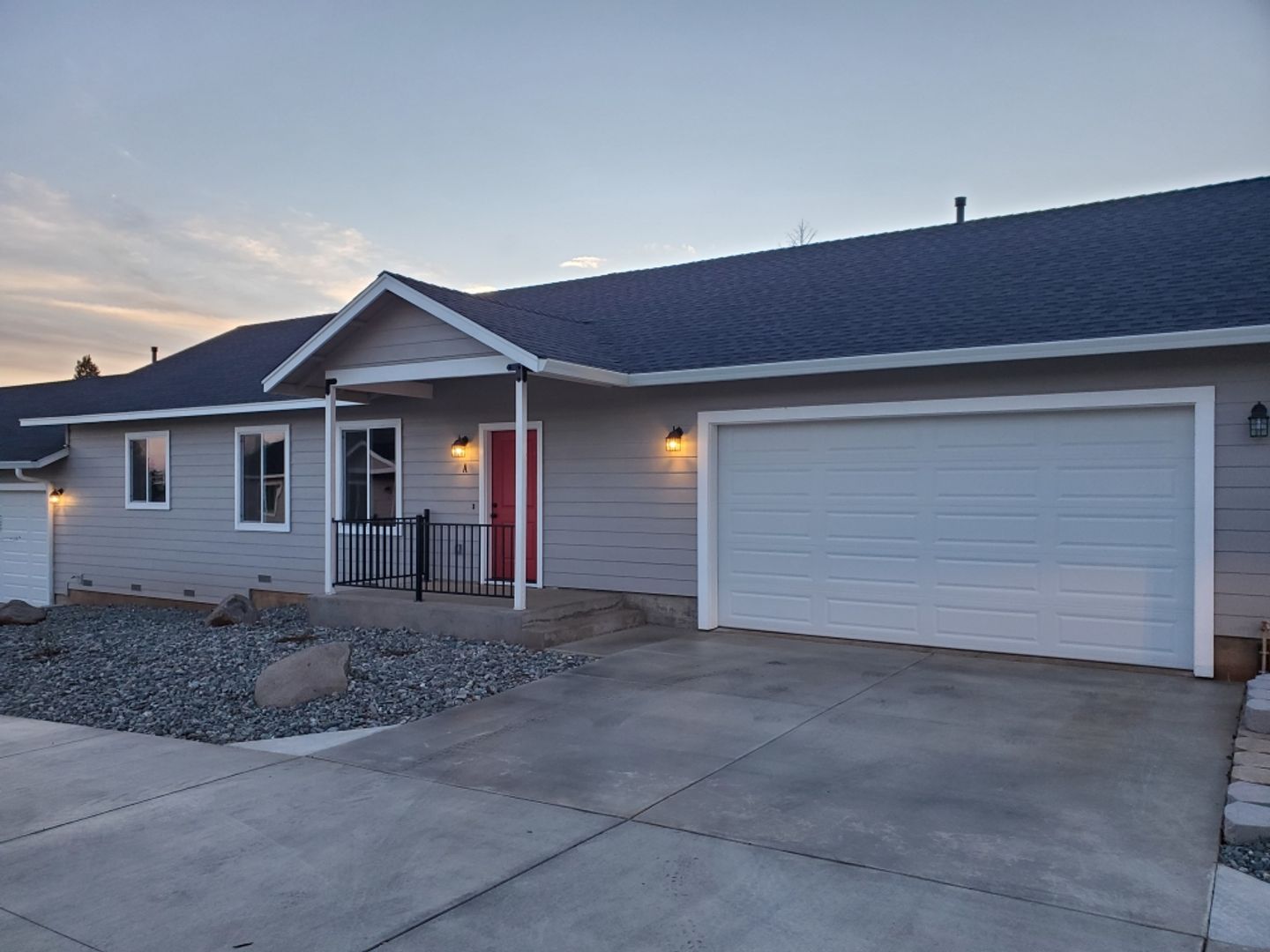 Paradise Apartment: 1176 Pearson Road