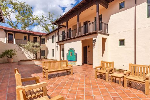 The Courtyard Apartment – photo 1