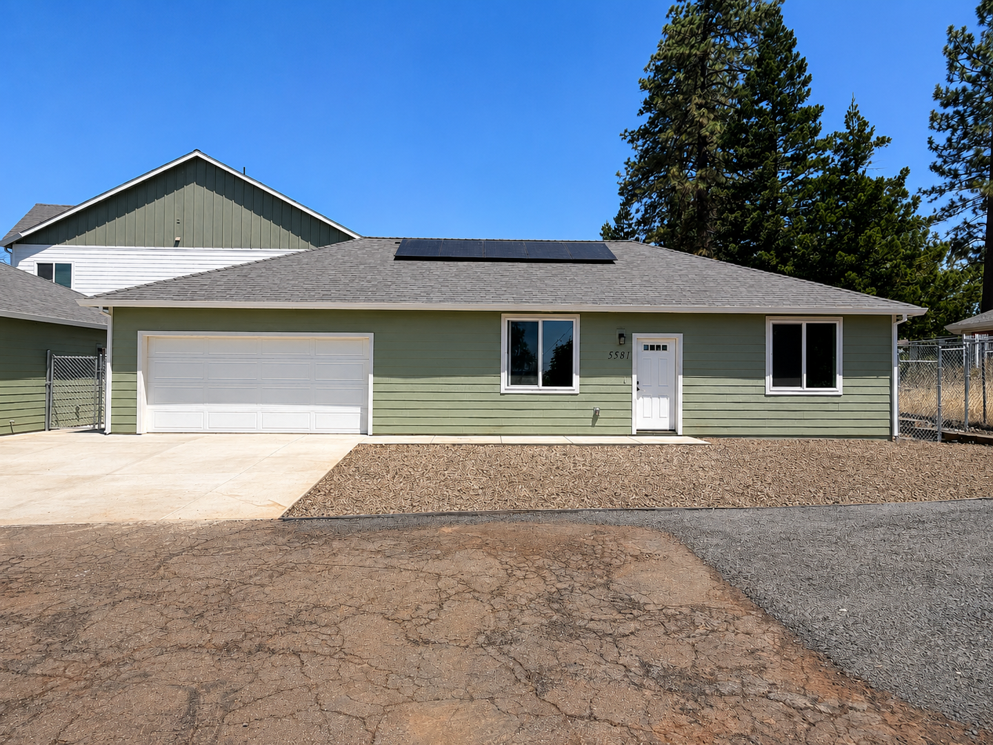 Paradise Multiplex: 5579 & 5581 Linrich Lane