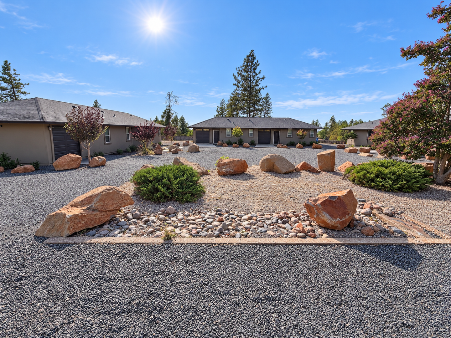 Paradise Apartment: 6377 Oak Way