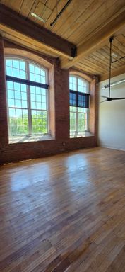 Come Home to Comfort and Courtyard Views. – photo 1