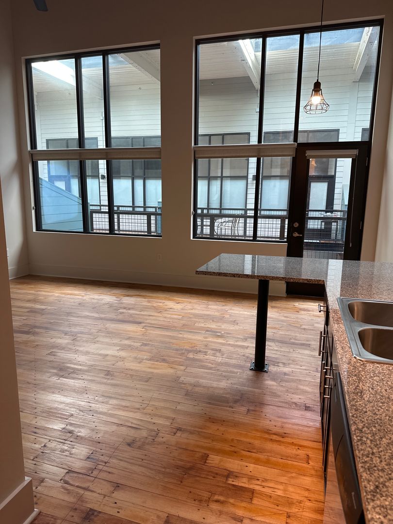 Drayton Apartment: 103 Drayton Crossing Dr