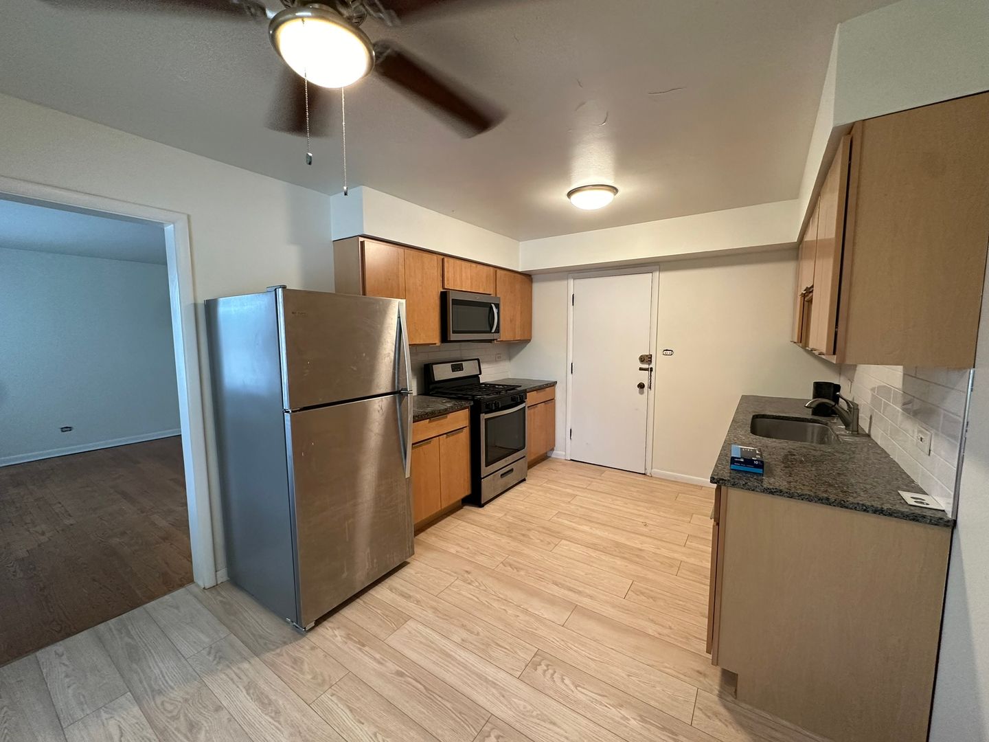 Skokie Apartment: 4007 Dobson
