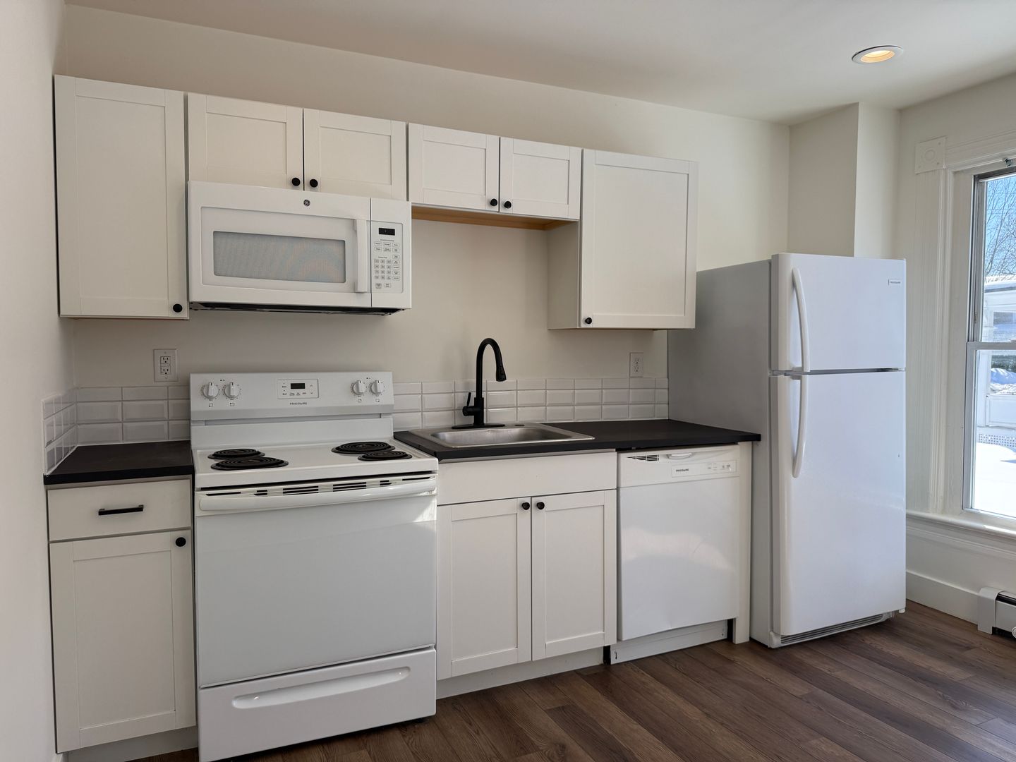 Glens Falls Apartment: 17 Sherman Ave