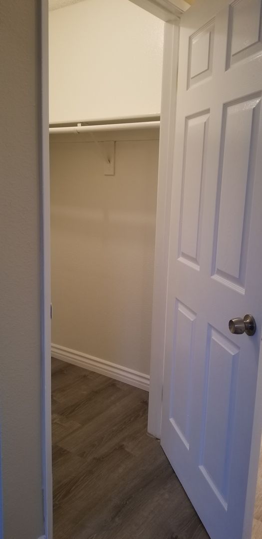 Sunland Apartment: Ally's Flower LLC