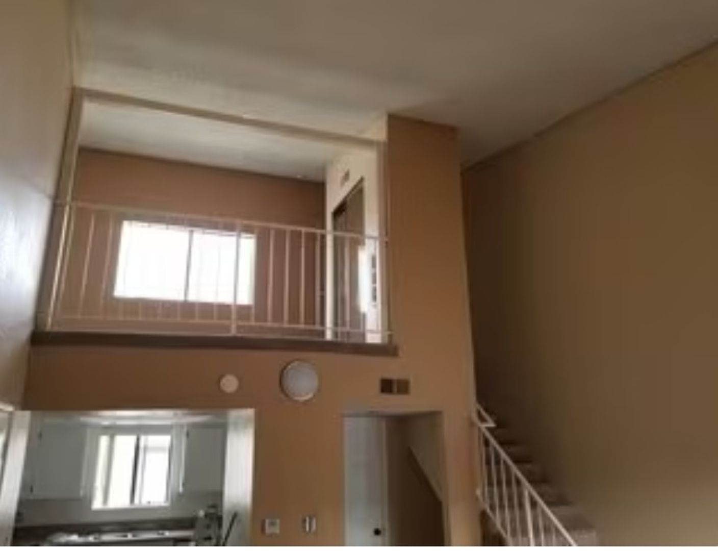 Sunland Apartment: 10523 Floralita Ave