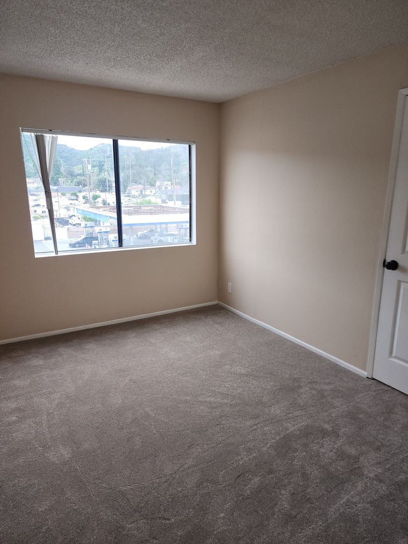 Sunland Apartment: 10500 SHERMAN GROVE AVE