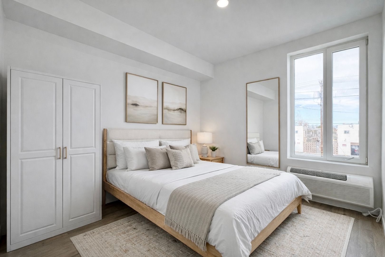 Los Angeles Apartment: 6754 N Valjean Ave