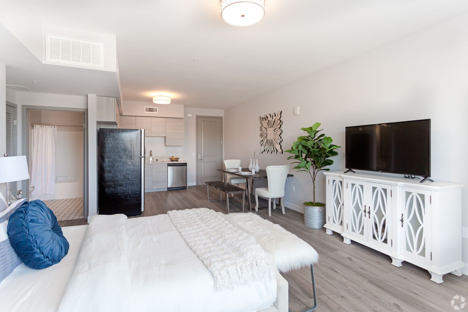 North Hollywood Apartment: 11241 Otsego Street