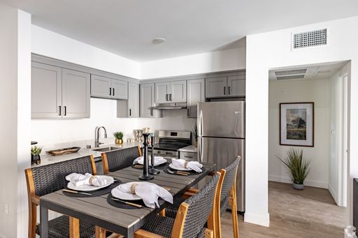 MOVE IN SPECIAL - 1B/1B LOFT - 2 MONTHS FREE RENT WITH 14-MONTH LEASE – photo 1