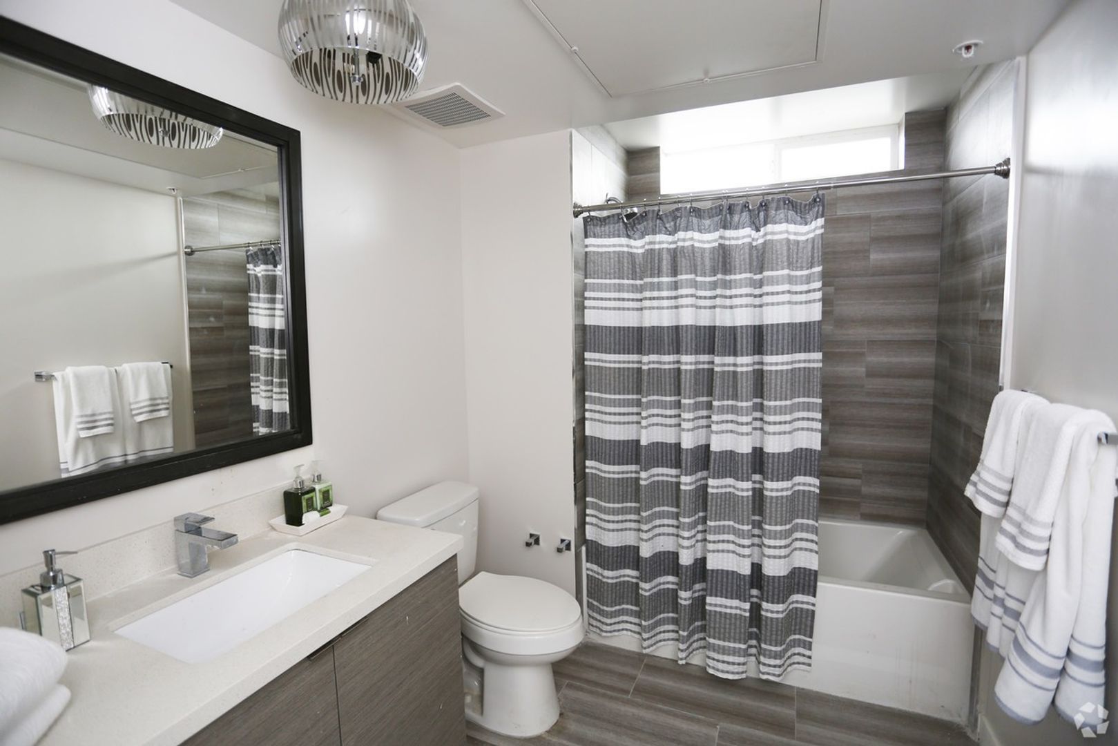 North Hollywood Apartment: 11011 West Otsego Street