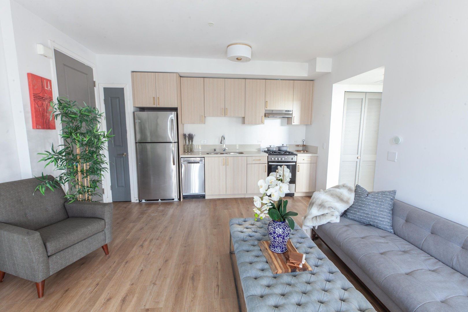 Los Angeles Apartment: 3638 Motor Avenue