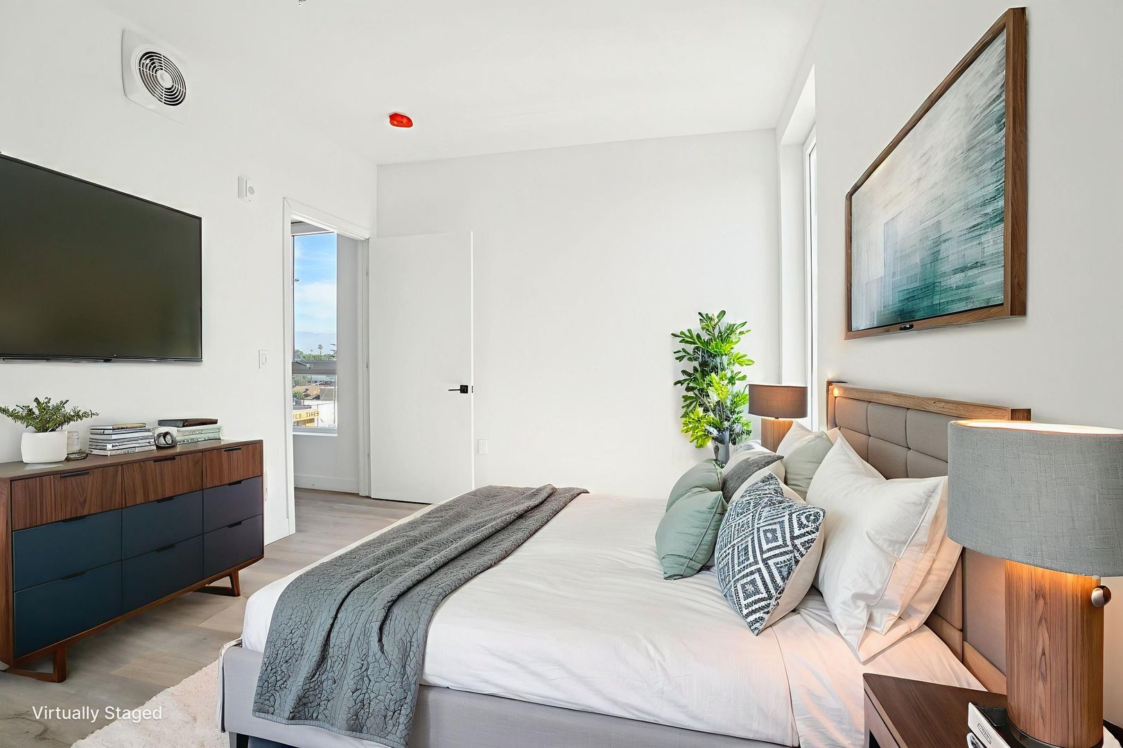 Los Angeles Apartment: 6754 N Valjean Ave